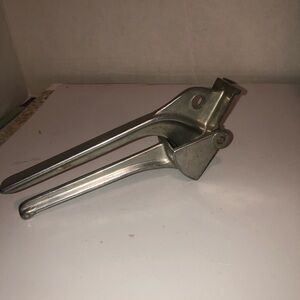 Vintage metal Garlic Press, Made in Taiwan. Perfect for off the grid- used